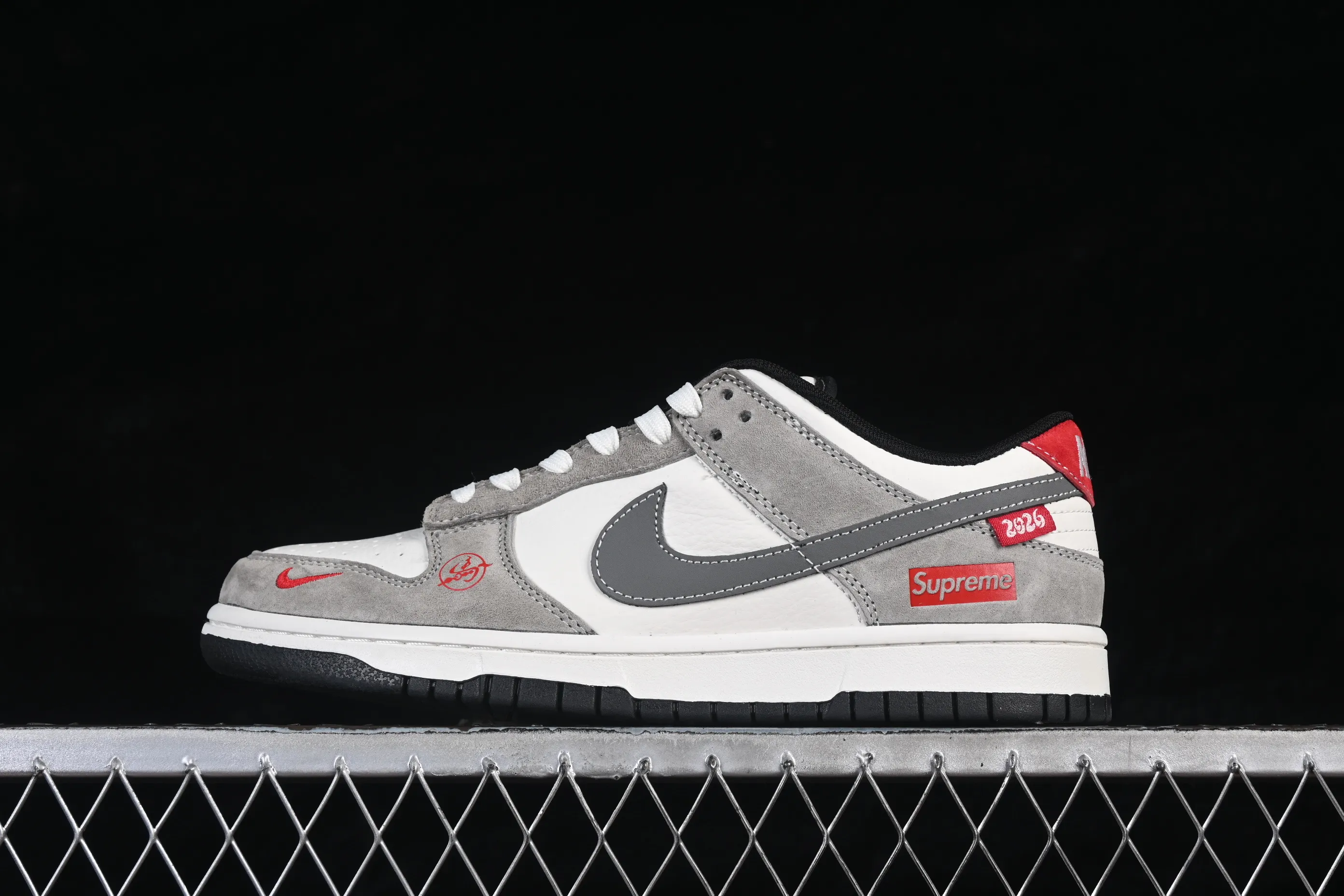 All categories Nk SB Dunk Series Nk SB Dunk Low High-end customized low-top sneakers Nike SB Dunk Low Year of the Horse limited edition Gray and white suede High-end customized low-top casual skateboard shoes XZ5899-113